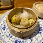 中国懐石×wine Chinese恵泉 - 蒸し点心盛り合わせ。
海老餃子＆人参と海老の焼売＆広東焼売。