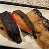 魚久 イートイン あじみせ - あじみせ定食2145円　左から銀鱈、鮭、鰆