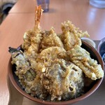 天ぷら 豊野 - 特大海老天、きす天、いか天と、野菜天4種の組み合わせ