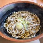天ぷら 豊野 - やや甘めのツユに細麺の、シンプルなかけそば