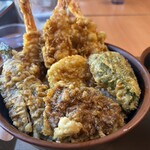 天ぷら 豊野 - 特大海老天3本と、野菜天4種の組み合わせ