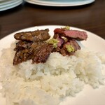 キャトルラパン - ステーキ(味噌ソース＆わさび醤油) オンザライス♡
