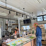 魚まる食堂 - 内　観　　魚　販売部　撮影許可OK