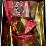 不二家 - 缶の中にはストロベリーチョコ5/ハ—トチョコ2/wafers2