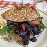 魔女のちいさな森のハンバーガー - 魔女蜜たっぷりなバーガーは薫るベーコンもいい仕事して〼