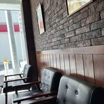 喫茶モアイ - 落ち着いた店内
