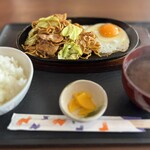 喫茶モアイ - 鉄板焼きそば定食