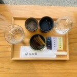 福和蔵 - 込1238円：テイスティング3種（各45ml）+ 肴1種（伊勢たくあん）
