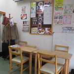 かうべる - 地域の情報も得られる店内