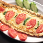 ターキッシュキッチン - ペイニルリピデ：トルコ風チーズのピザ
