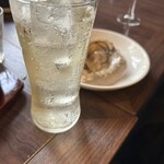 鉄板焼とワイン F.L.a.T - ハイボールと生牡蠣