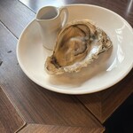 鉄板焼とワイン F.L.a.T - 岩手産の生牡蠣