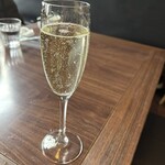 鉄板焼とワイン F.L.a.T - 日替わりスパークリング