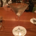 BAR HIGH FIVE - ギブソン。パール・オニオンをコアントロで少し「塩ヌキ」するという芸の細かさ
