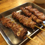 たまい駅前酒場 - 豚タンに豚ハラミ