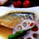 青花魚的味增煮禦膳