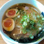 もんごいラーメン(780円）海老あぶらが浮いています。いい香り!!