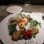 Casa tua Satoh - 話題の「季節の野菜の前菜10種盛り」。季節のお野菜の味を生かして、とても美味しいです。