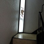 Casa tua Satoh - 階段踊り場の電照看板。