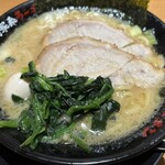 横浜家系ラーメン 有楽家 - 料理写真: