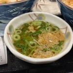 丸亀製麺 - 無料サービスの温出汁　※汁物として、いただきました