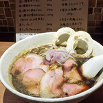 らーめん専門 和心 - 煮干しブラックちゃーしゅーめん￥950真っ黒、油多め