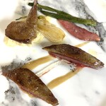 シェ オリビエ - 鳩の胸肉ロースト、モモ肉のコンフィ、ささみ