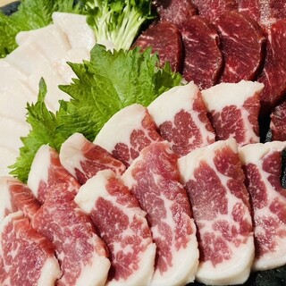 自慢の馬肉料理！熊本直送の馬肉のみを使用しております。