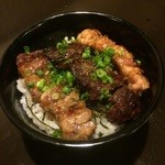 髭 - やきとり丼