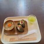 348490355 - 朝ごはん具沢山のお汁とおむすび2つあったかい緑茶付き