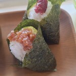 348490380 - 朝ごはんおむすび2つ