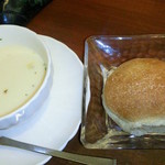 グラッパ - ランチ（２０００円コース）のパンとスープ