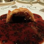 アピシウス - 黒トリュフのパイ包み焼き（1/2にカットした状態）