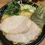 濃厚豚骨醤油ラーメンブタシャモジ - 料理写真:豚ソバ大盛　1,050円
