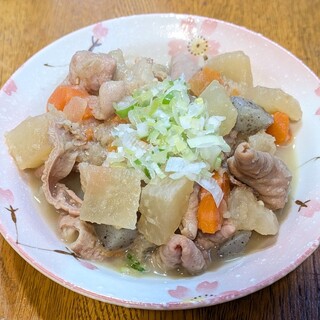 しらふじ - 料理写真:もつ煮込み 450円
