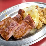 ドライブイン富士 - 牛バラ 1,050円 , ホルモン 550円