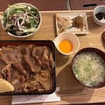 炭火焼肉とステーキ ニクノキヲク - 