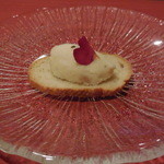 バケットに乗ったさな前菜