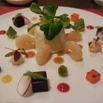 小海老のポッシェとカリフラワーのババロア季節野菜の彩