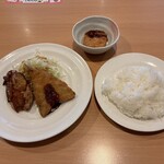ガスト - 料理写真:日替わりランチ(若鶏のスパイス焼き&アジフライ)ライス大盛り 714円
野菜コロッケ(1ヶ) 120円