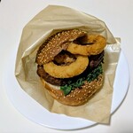 ベーカリーポンヌフ - 料理写真:オーロラソースのオニオンバーガー