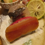 銀座 吉本 - からすみと飛び魚のお寿司