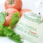 ピッツェリア＆バー マーノエマーノ - 水牛のモッツァレラチーズ