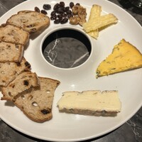 W Yokohama The Wine Hall - タレッジョ、シュロップシャー、パルミジャーノレッジャーノ
