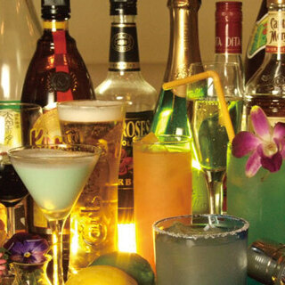 400종류 이상의 다양한 음료! 바텐더가 만드는 한 잔도 ◎