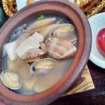 魚平 - 野菜・豆腐入りの貝汁
