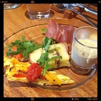 Osteria OLMO -  ✨Today's Lunch✨1680yen＋デザート300yen
                
                前菜 : パプリカのキッシュ✨じゃがいもとイワシのテリーヌ✨サーモン✨生ハム✨ゴボウの熱いスープ
                