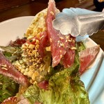 和食居酒屋 赤兵衛 - ローストビーフサラダリフト