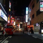 天や - 酒屋さんとカラオケ屋さんが目印