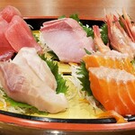 長万部酒場 - 舟盛。気分が上がります。
